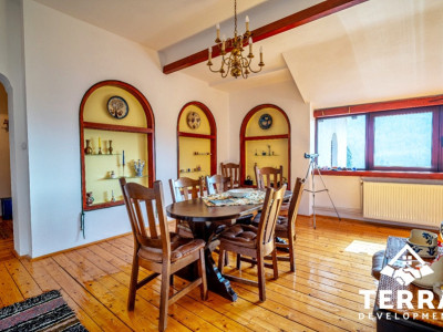 Apartament spectaculos de 5 camere în Sinaia cu priveliște de vis către munte